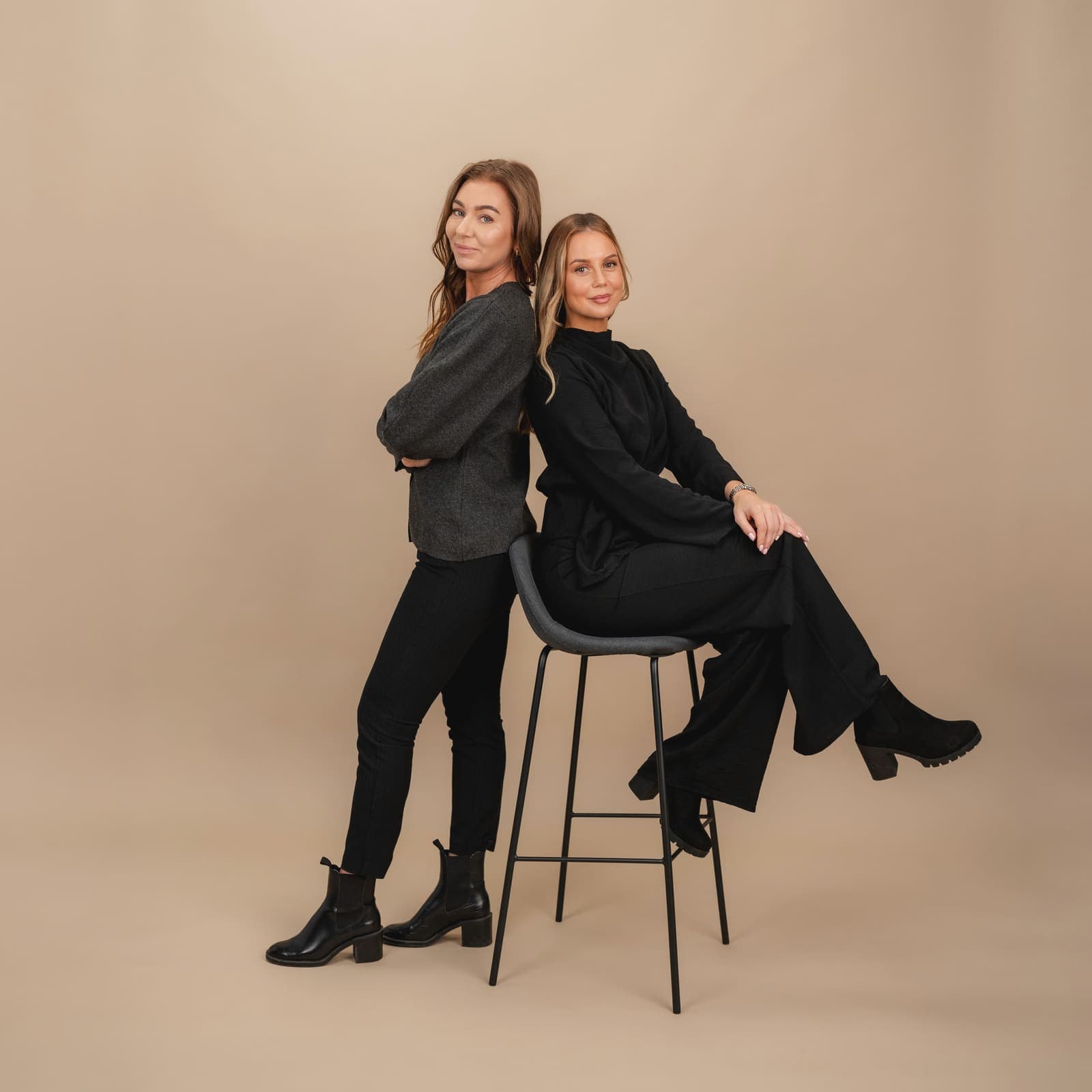 Evilin och Josefin, grundare av JEIS Redovisning